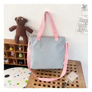 Sac cabas en toile décontracté pour étudiants, grand sac bandoulière gris avec lanières roses.