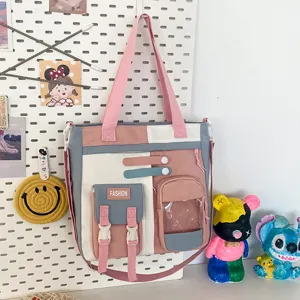 Sac bandoulière en toile pour étudiants, design color-block avec plusieurs poches et sangle.