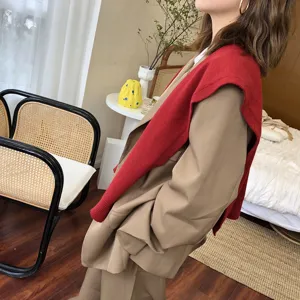 Stilvolle Damen Strick Schultertuch Schal mit Blazer Anzugset fuer Herbst Winter Mode Outfit