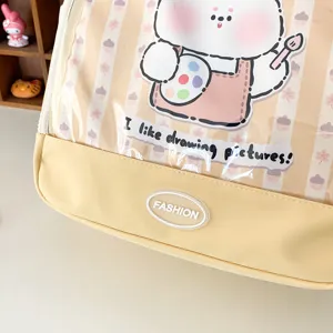 Primo piano dettagliato del grazioso zaino ita in PVC trasparente con grafica carina e tasca.