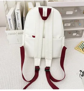 Mochila escolar bonita para niños, vista detallada de correas y bolsillo delantero.