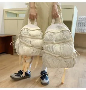 Zaino leggero plissettato stile torta carina per viaggi quotidiani e scuola, design mini pratico.