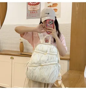 Mini zaino plissettato dolce da donna, borsa scolastica leggera per viaggi quotidiani.