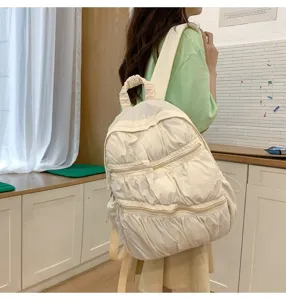 Zaino plissé chic con tasche multiple, borsa casual ideale per la scuola e il tempo libero.