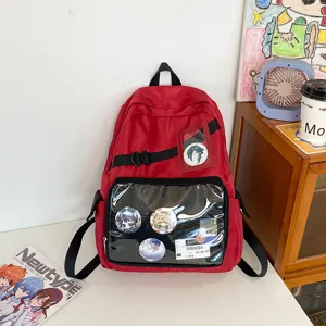 Rode Itabag rugzak met doorzichtig PVC voorvenster voor pins en display, ideale ideale casual schooltas.