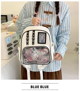 Vue détaillée du sac à dos transparent avec une grande capacité et une vitrine avant.