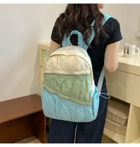 Zaino plissettato colorblock vista dettaglio, mini borsa scolastica leggera da donna.
