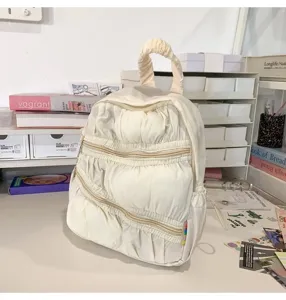 Zaino crema plissettato effetto torta, mini zainetto casual leggero per donna e ragazza.