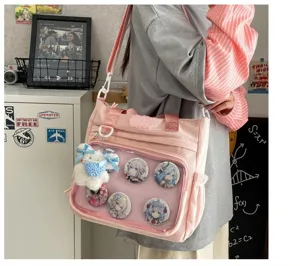 Roze corduroy ita-tas voor studenten, schattige schoudertas met doorzichtig venster en badges.