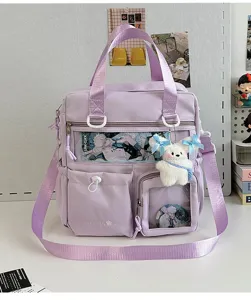 Vista dettagliata della borsa ita lavanda multifunzionale con finestra trasparente e peluche.