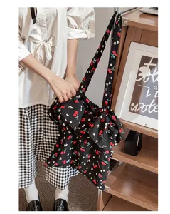 Schicke Kirschen-Print Rüschen-Umhängetasche für Damen, süße Chiffon Alltagstasche.