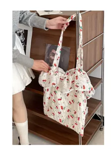Detailansicht der Sommer Netztasche mit Kirschen Muster rüschen Umhängetasche Damen neu.