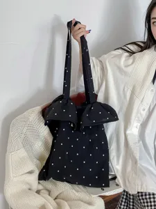 Schwarze Mesh Schultertasche mit Rüschen und Blumenmuster, elegante Sommertasche für Damen.