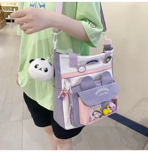 Bolso bandolera de lona con bolsillo de orejas de conejo, colgante de panda y gran capacidad.
