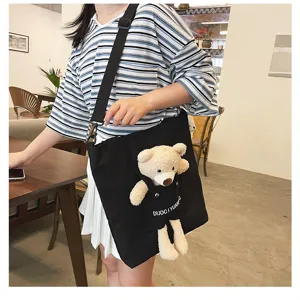 Bolso cruzado de lona para mujer con un adorable osito de peluche, muy estilo casual.