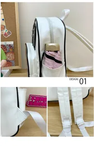 Sac à dos décontracté en PU blanc vue détaillée avec poche latérale, bretelles et boucles.
