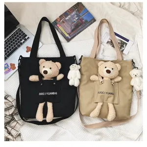 Bolso bandolera de lona lindo con colgante de peluche de osito, estilo japonés para estudiantes.