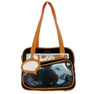Vista dettagliata della borsa ita anime giapponese, borsa a tracolla nera e arancione con tasca.