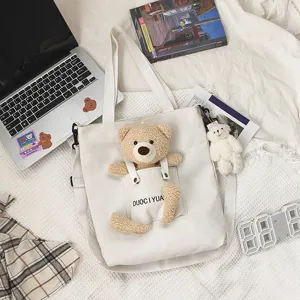 Bolsos bandolera de lona lindos con detalle de oso de peluche, estilo japonés para estudiantes.