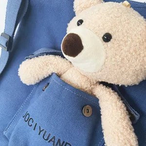 Bolso bandolera de lona azul con adorable osito de peluche, moderno y divertido.