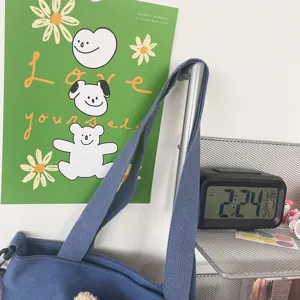Bonito bolso bandolera de lona estilo japonés con colgante de osito para estudiantes.