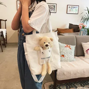 Lindo bolso de lona para mujer con adorable muñeca de oso de peluche, estilo japonés cruzado.