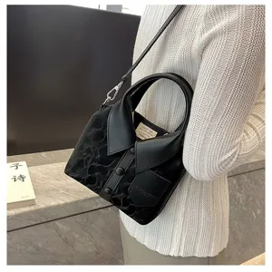 Nieuwigheid shirt ontwerp handtas voor vrouwen, creatieve zwarte mode schouder crossbody.