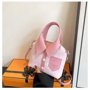 Creatieve kraag ontwerp roze PU lederen handtas, trendy schouder crossbody tas detail.