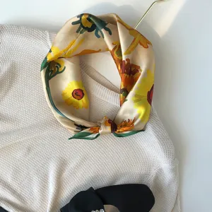 Foulard Carré en Soie Motif Tournesol Soie de Mûrier Élégant Accessoire de Mode Femme