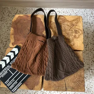 Retro Strick Schultertasche mit breitem Riemen, gemütliche Zopfmuster Hobo Tasche Damen.