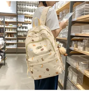 Schöner kleiner Rucksack für Mädchen, stylische Freizeittasche für den Sommer im Alltag.