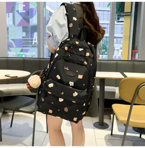 Kleiner süßer Rucksack für Damen und Mädchen, modische Bären-Schultasche für den Alltag.
