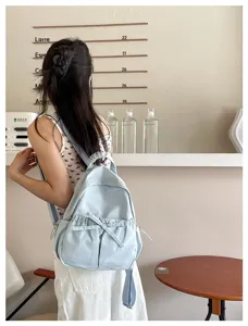 Koreaanse stijl lichtblauwe nylon rugzak met schattig strikdetail voor dagelijks gebruik.