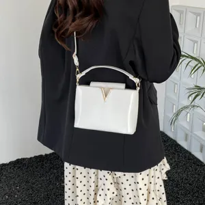 Sac Seau Mode Femme en Cuir PU Minimaliste Verrou Métallique Lettre V Couleur Unie Sac à Main Bandoulière Commuter Quotidien