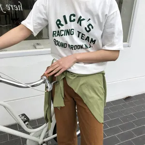 T-shirt à manches courtes blanc décontracté avec imprimé graphique vert pour femmes.