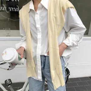 Ensemble écharpe tricotée et chemise blanche style coréen pour le printemps et été.