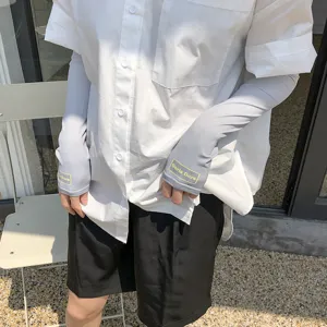 Manches de protection solaire en soie glacée avec dégradé, détail confortable pour sport.