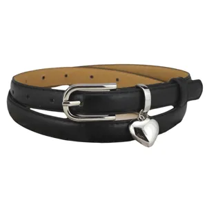 Schwarzer Damen Ledergürtel mit silberner U-Schnalle und Herzanhänger, modisches Taillenaccessoire.