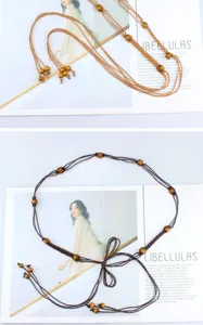 Boho gevlochten tailleceintuur detail met houten kralen en kwastjes voor jurken en truien.