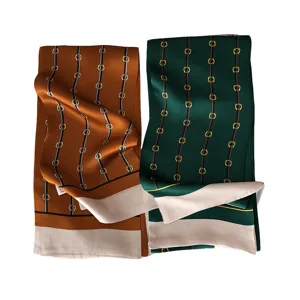Foulard en soie elegant avec motif de chaine horsebit classique pour femmes et filles