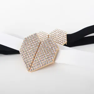 Cinturón de cintura elástico fino para mujer con hebilla de corazón de diamantes