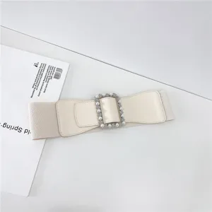 Cinture de taille élastique large et élégante avec boucle en perles pour robes et manteaux.