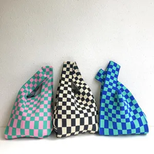 Gestrickte karierte Tasche mit japanischem Knotengriff, farbiger Retro-Gitter-Umhängetasche.