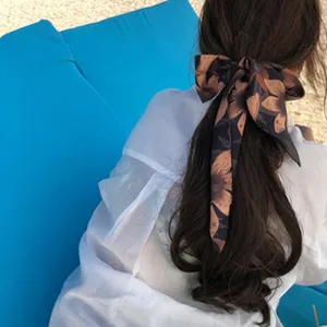 Foulard ruban long pour cheveux à motif floral, nœud élégant pour queue de cheval.