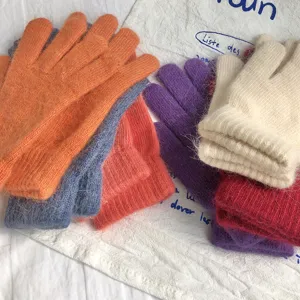 Gants en tricot duveteux chauds pour femmes et hommes, gants d'hiver doux et confortables en peluche.
