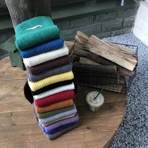 Bunter dicker Strickschal Winter Detail, weicher warmer Wollschal für Damen im Alltag.