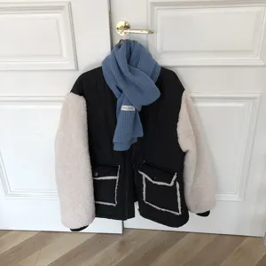 Echarpe d hiver en tricot uni bleu pour femme, cache-cou chaud confortable et elegant.