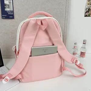 Rosa Studenten Rucksack Rückansicht mit praktischer Tablet-Tasche in einer sauberen Szene.