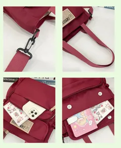 Detalle de bolso de lona con gancho para correa, asa, bolsillo delantero y capacidad.