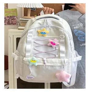 Zaino bianco con coulisse e ciondoli a stella in peluche per la scuola e il tempo libero.